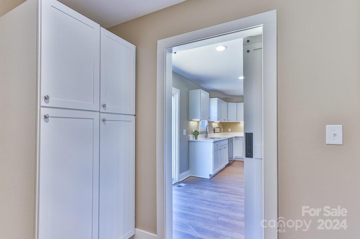 1092 Manor Street Conover NC 28613 CAR4097958