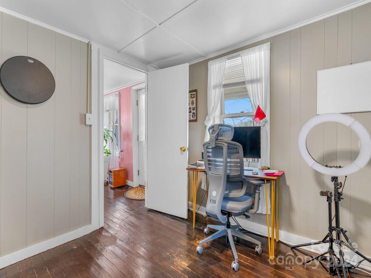 2366 Old Henson Cove Road Canton NC 28716 CAR4103952