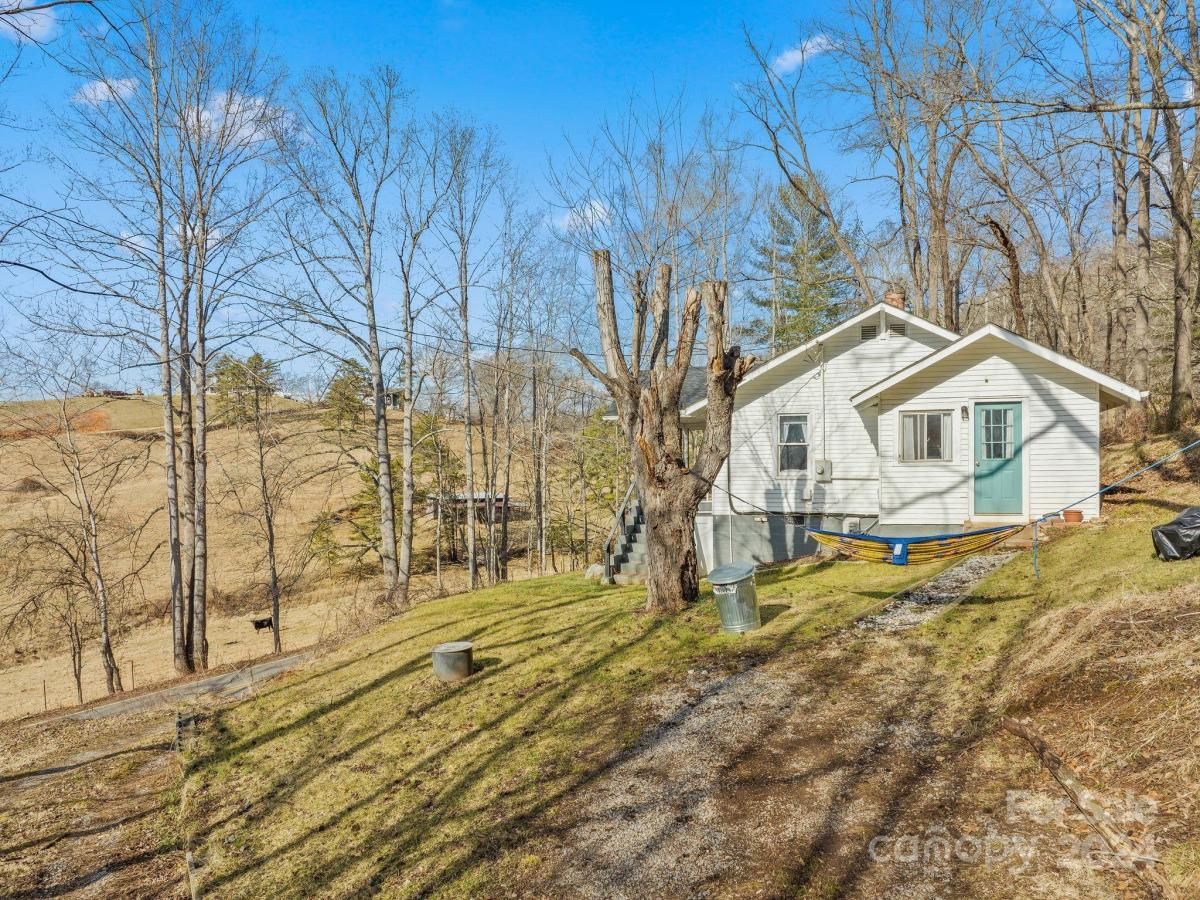 2366 Old Henson Cove Road Canton NC 28716 | CAR4103952