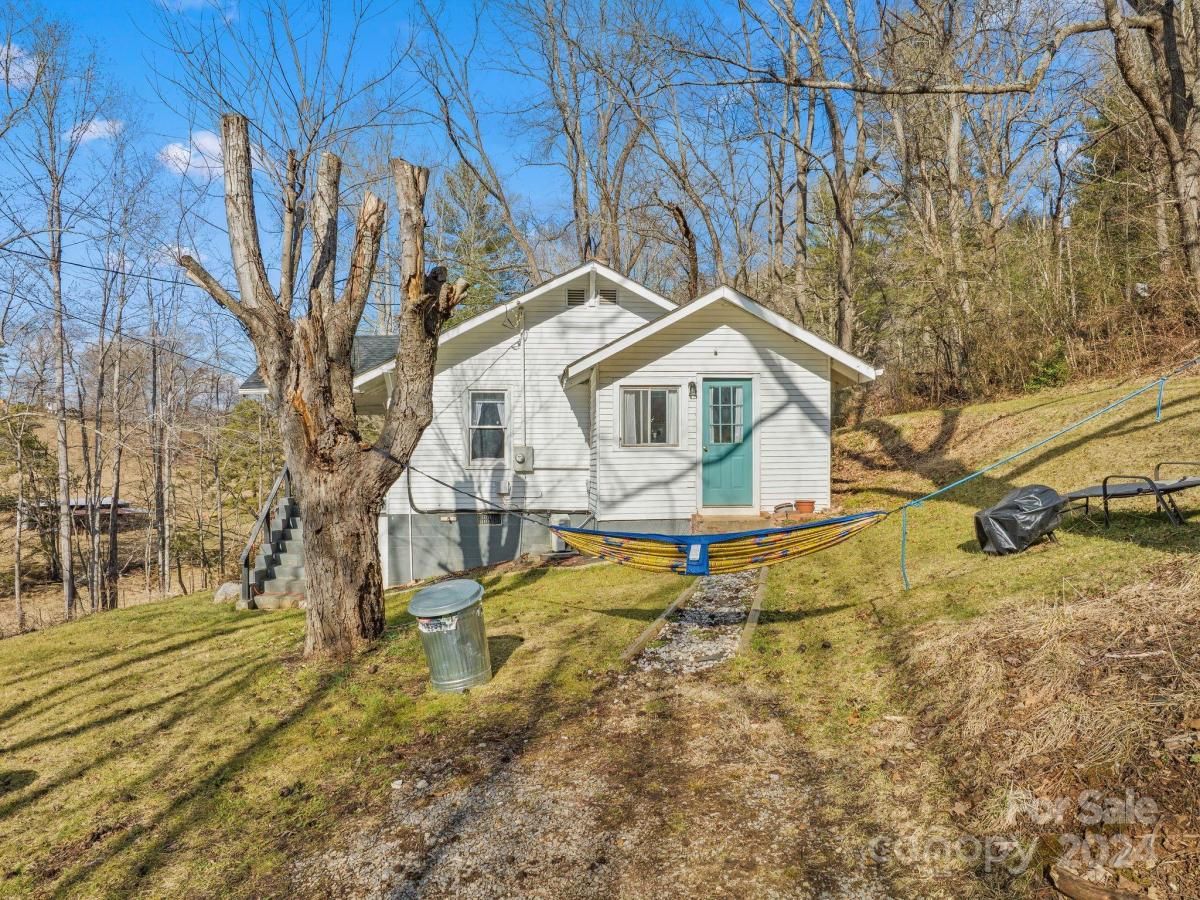 2366 Old Henson Cove Road Canton NC 28716 CAR4103952