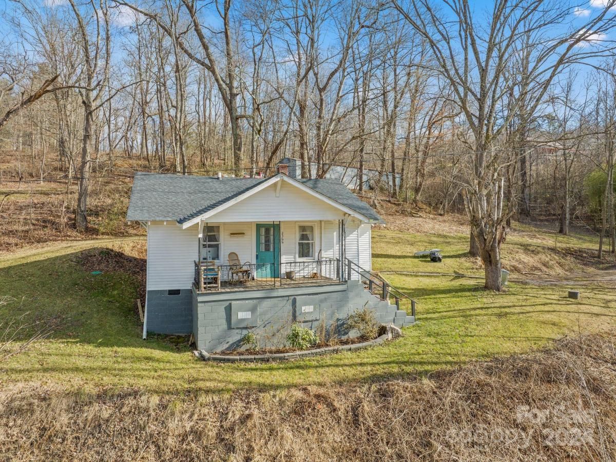 2366 Old Henson Cove Road Canton NC 28716 CAR4103952