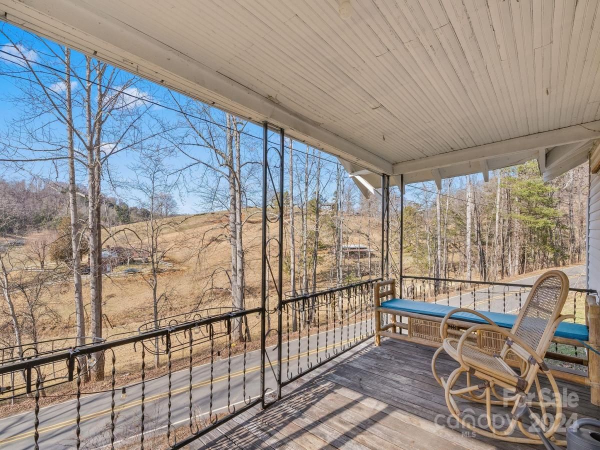 2366 Old Henson Cove Road Canton NC 28716 CAR4103952