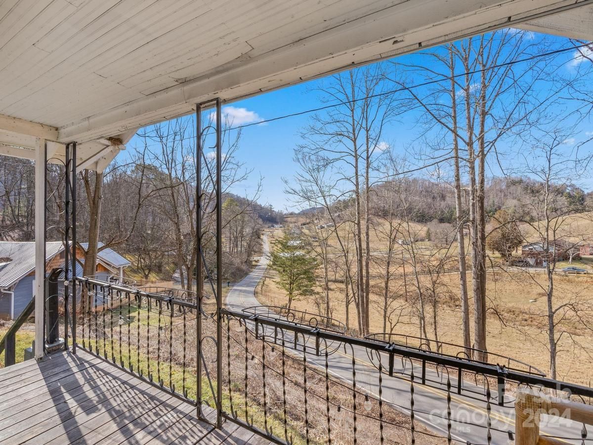 2366 Old Henson Cove Road Canton NC 28716 CAR4103952