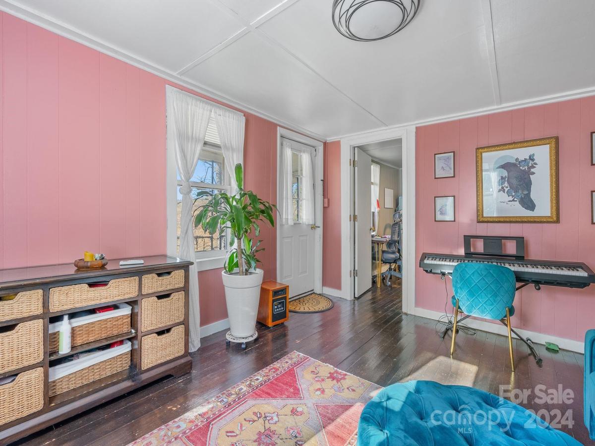 2366 Old Henson Cove Road Canton NC 28716 CAR4103952