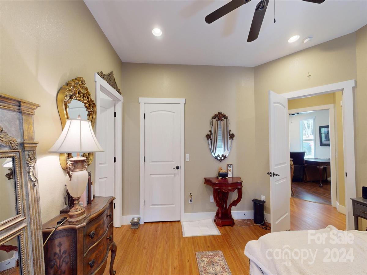 884 Dobsons Knob Loop Marion NC 28752 CAR4105423