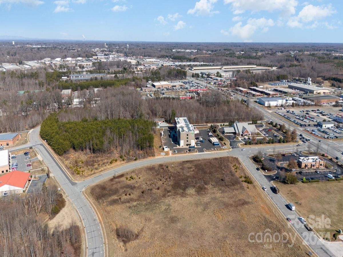 Hampton Plaza Drive Kernersville NC 27284 | CAR4109385