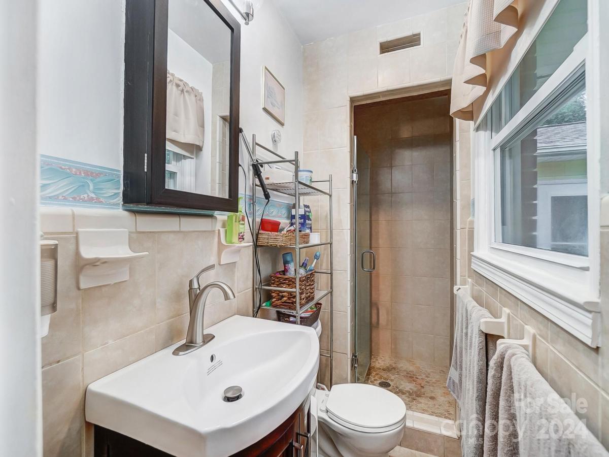 5219 Farmbrook Drive Charlotte NC 28210 CAR4113610