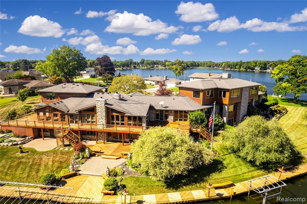 MLS #20251049453 img 0