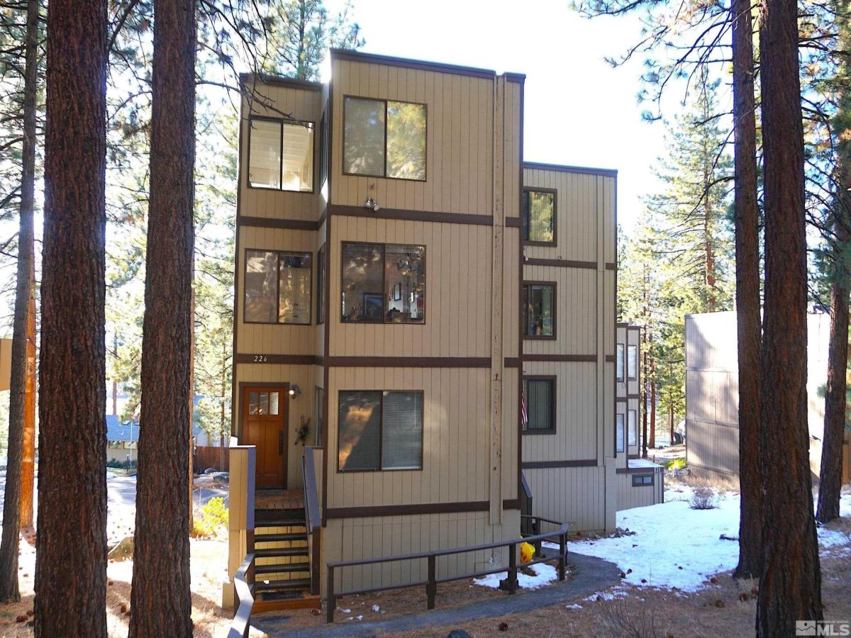 MLS #250000546 img 0