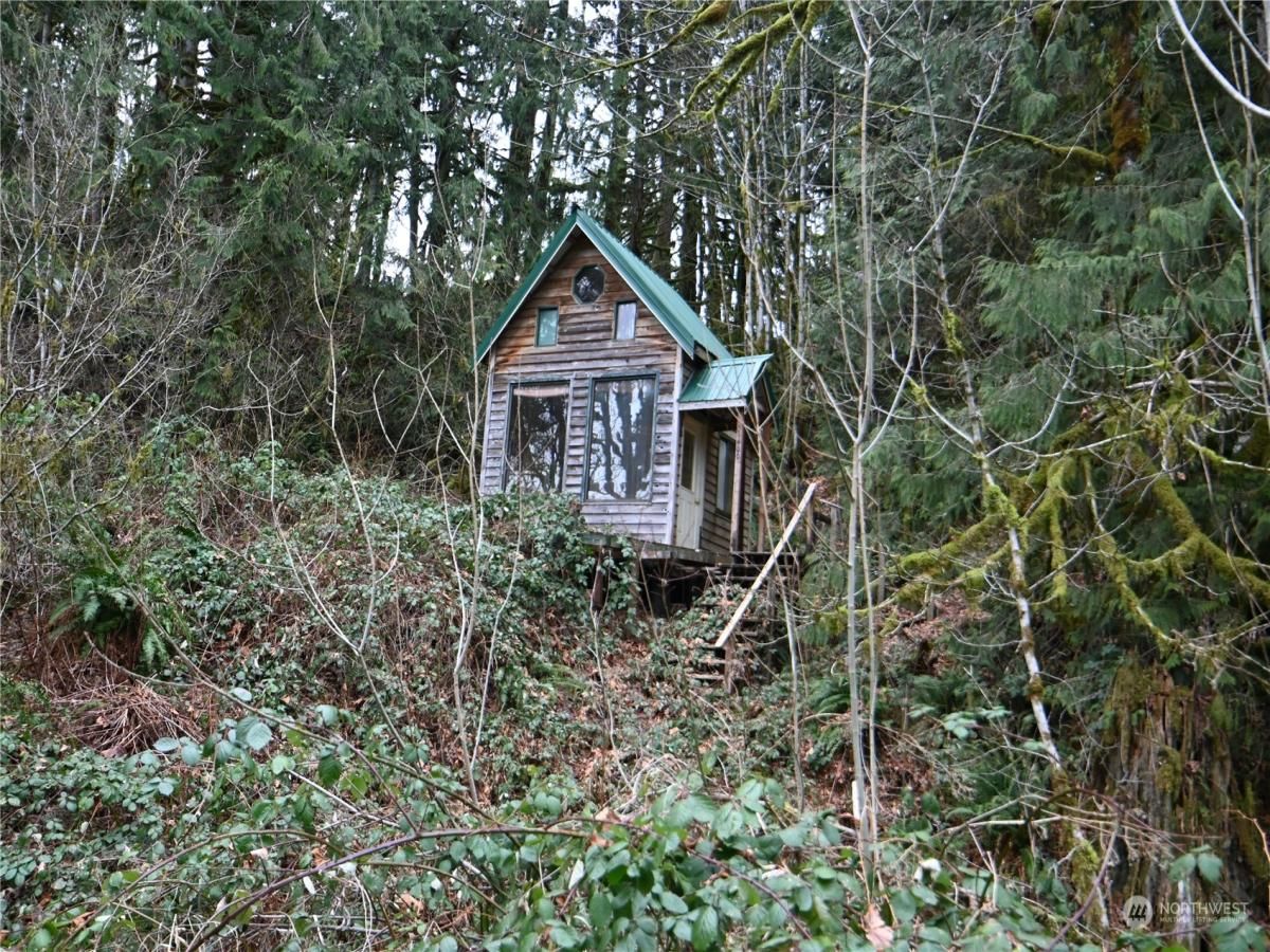 MLS #NWM2328413 img 0