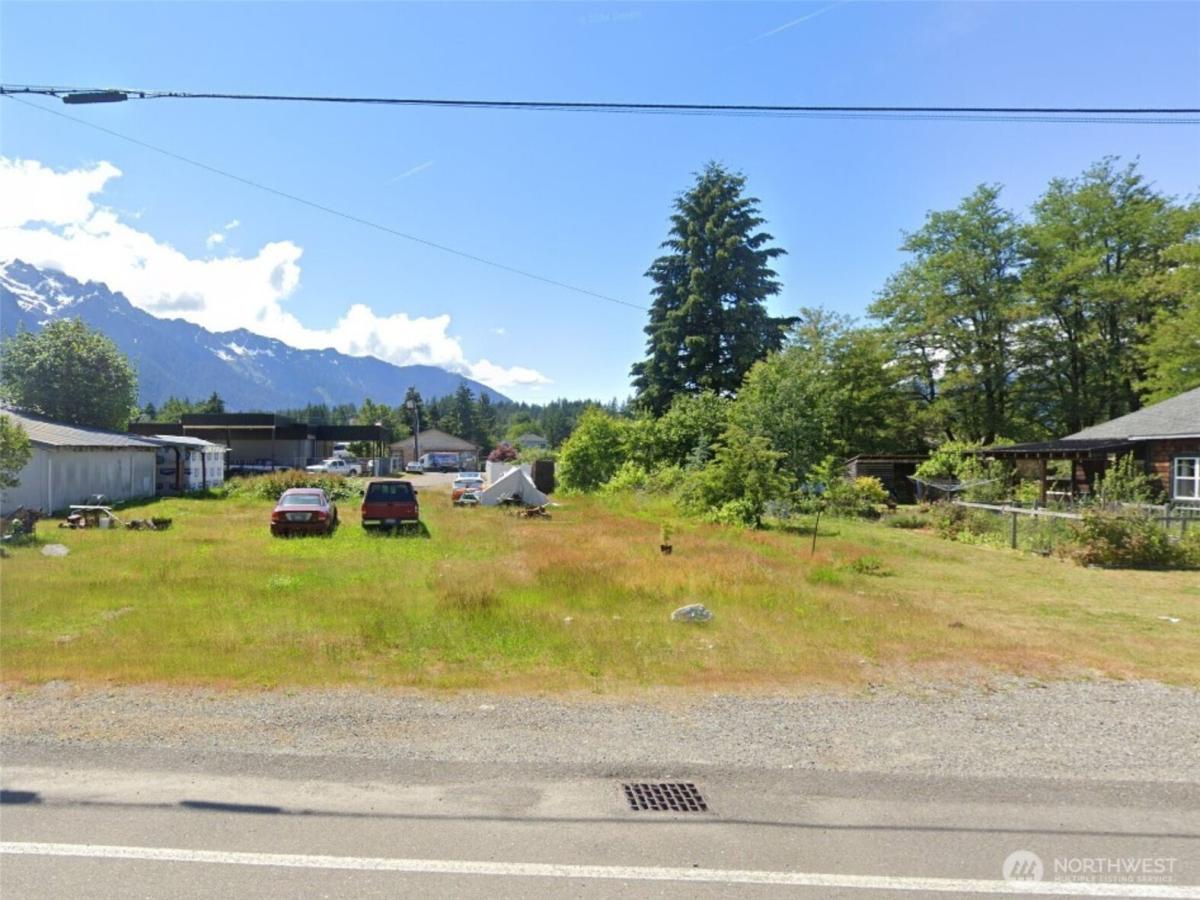 MLS #NWM2332409 img 0