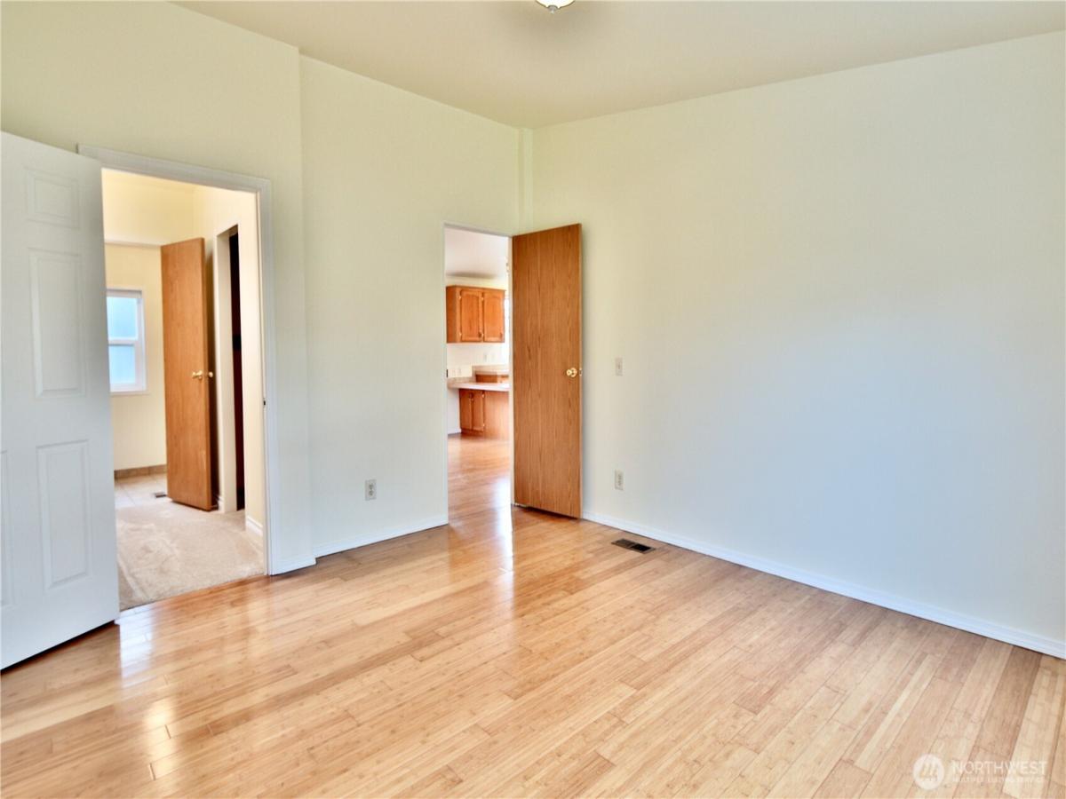 MLS #NWM2335886 img 0