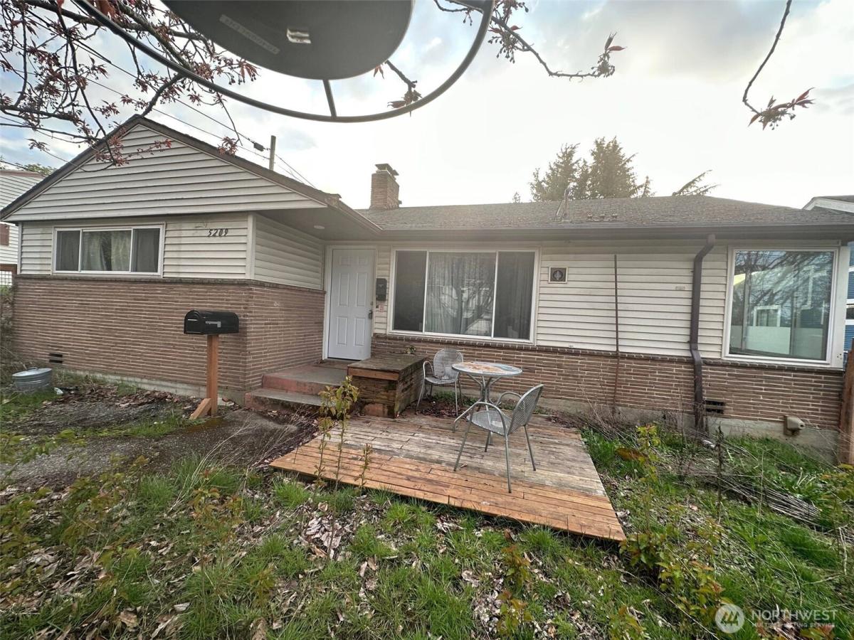 MLS #NWM2336492 img 0