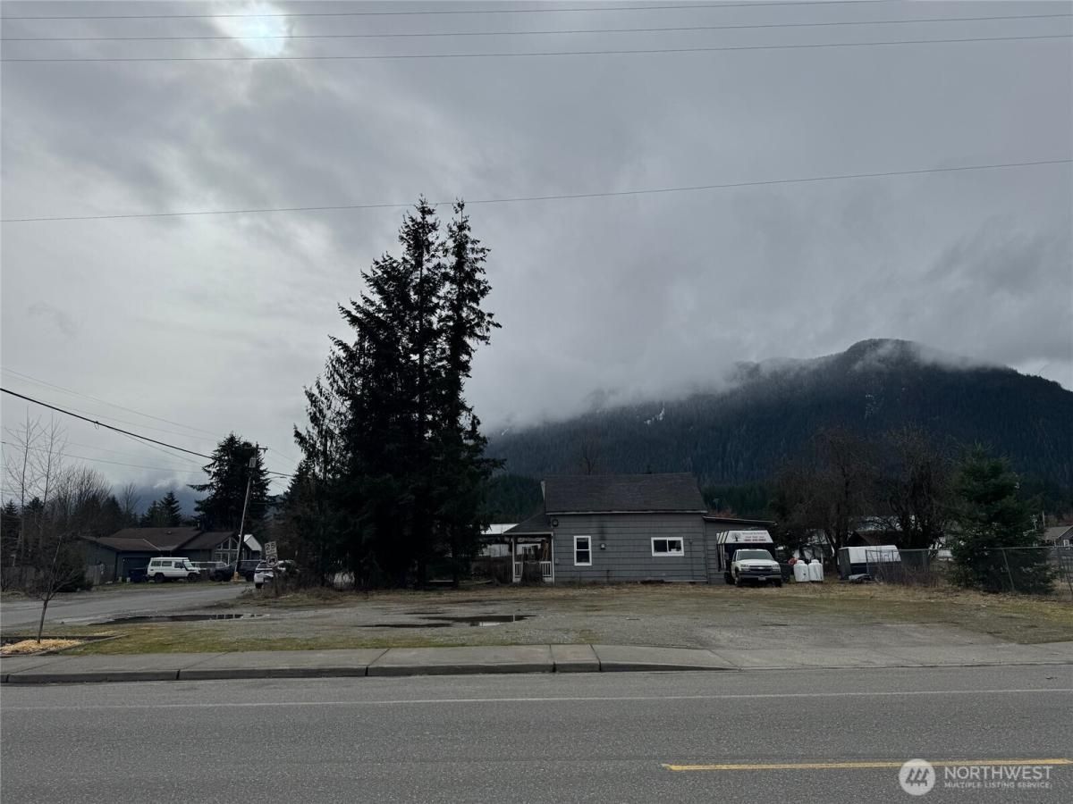MLS #NWM2343371 img 0