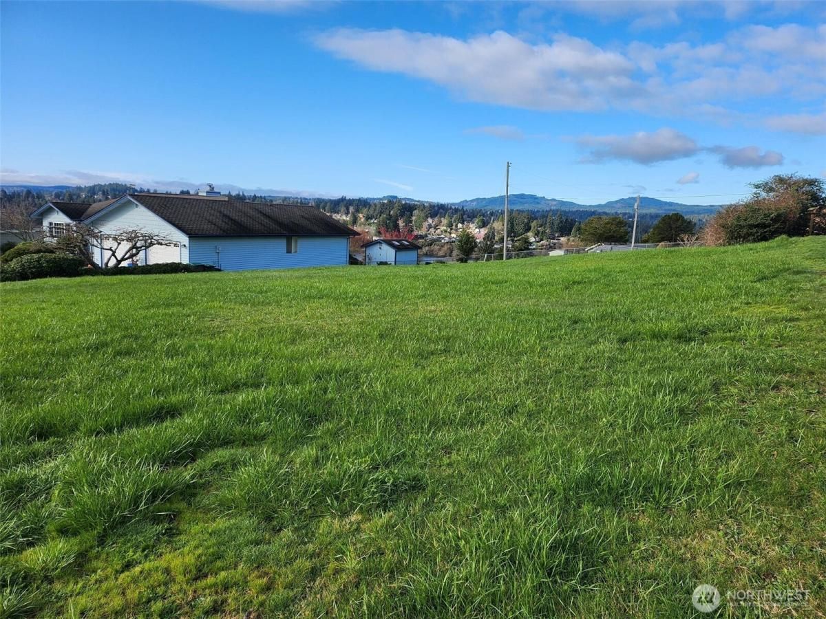 MLS #NWM2345600 img 0