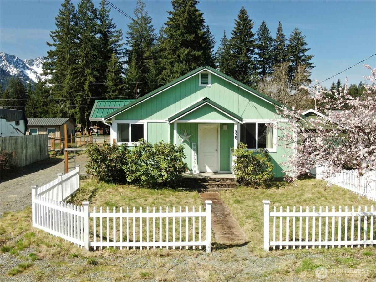 MLS #NWM2356023 img 0