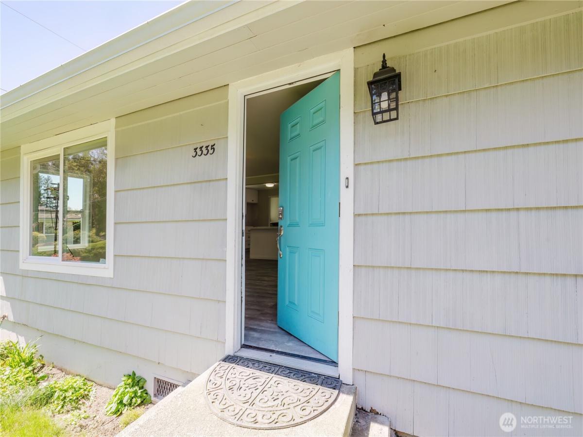 MLS #NWM2358876 img 0