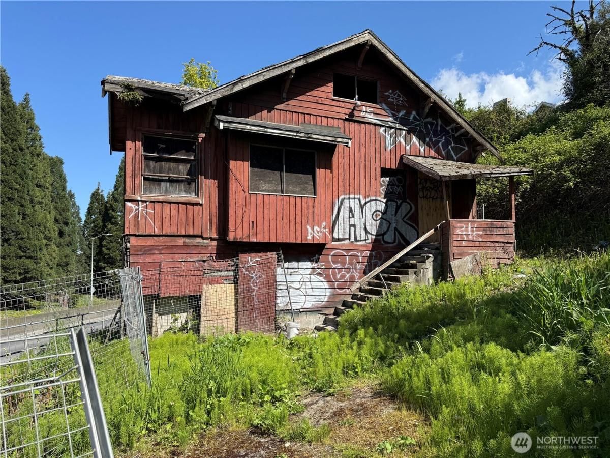 MLS #NWM2361800 img 0