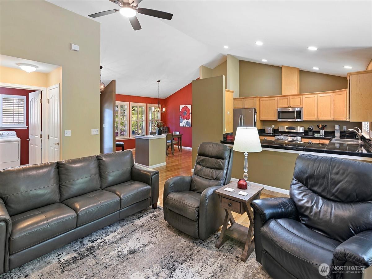 MLS #NWM2386568 img 0