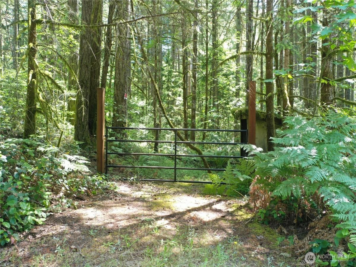 MLS #NWM2390195 img 0