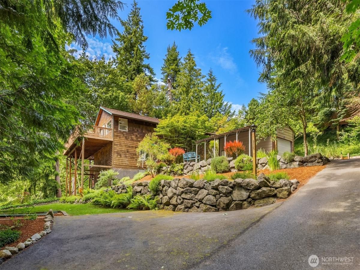 MLS #NWM2394609 img 0