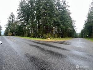 MLS #NWM2396065 img 0