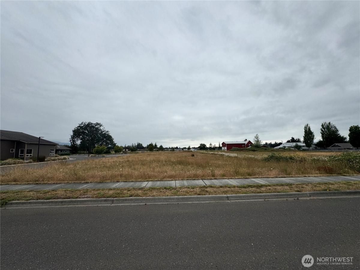 MLS #NWM2397562 img 0