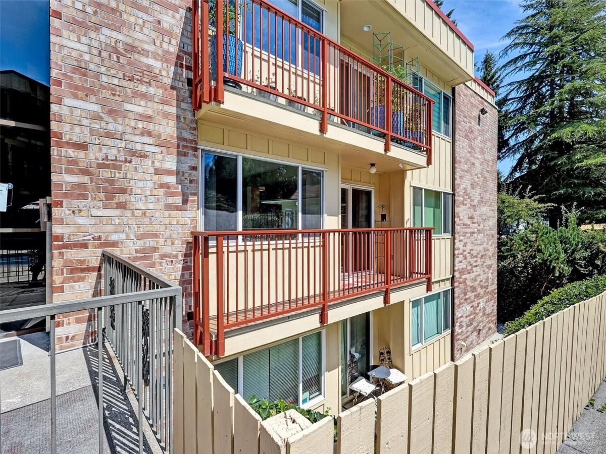 MLS #NWM2413215 img 0