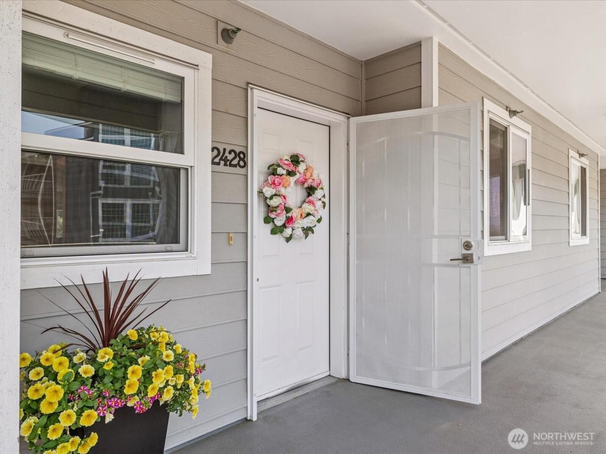 MLS #NWM2413649 img 0