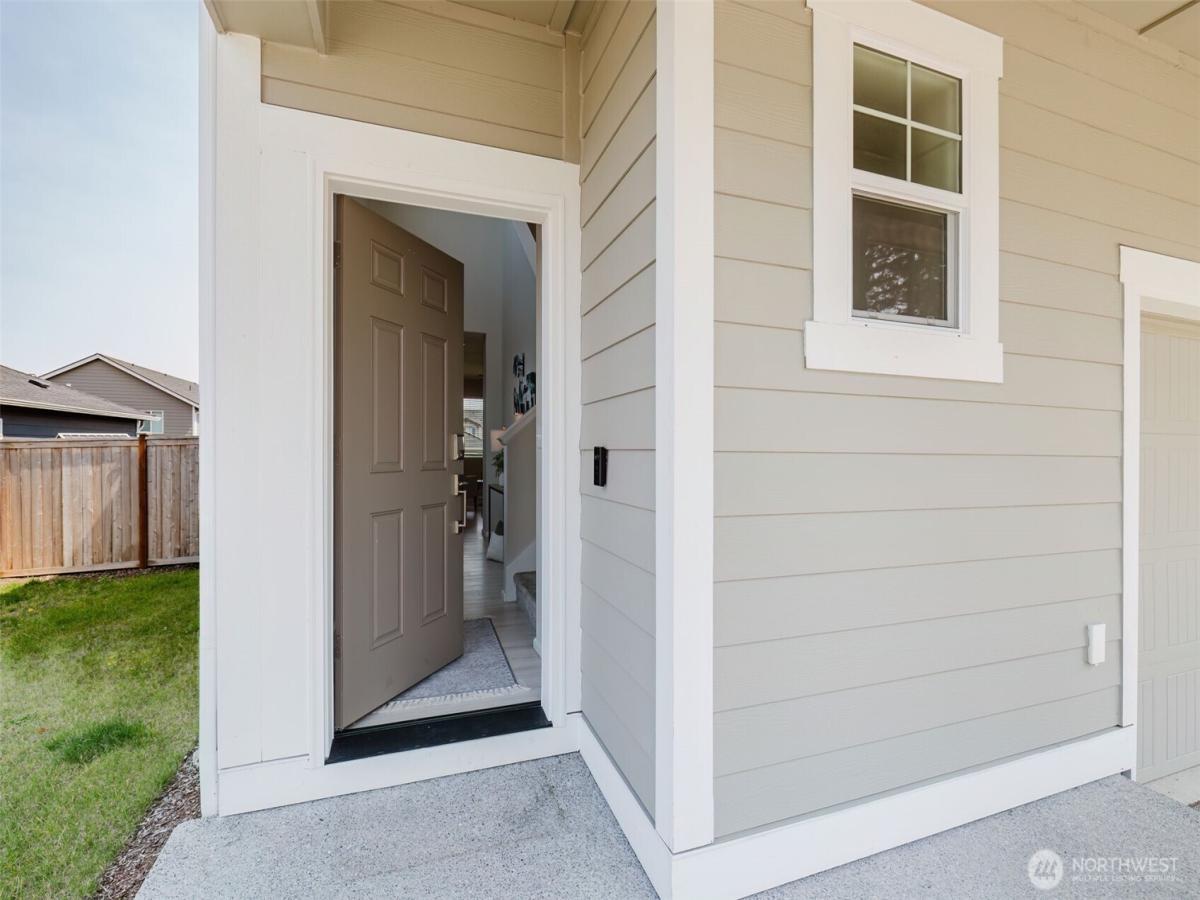 MLS #NWM2420744 img 0
