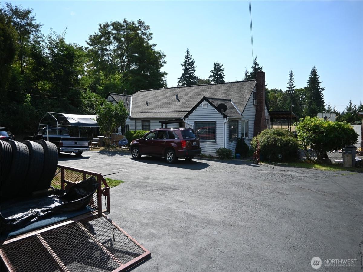 MLS #NWM2424618 img 0