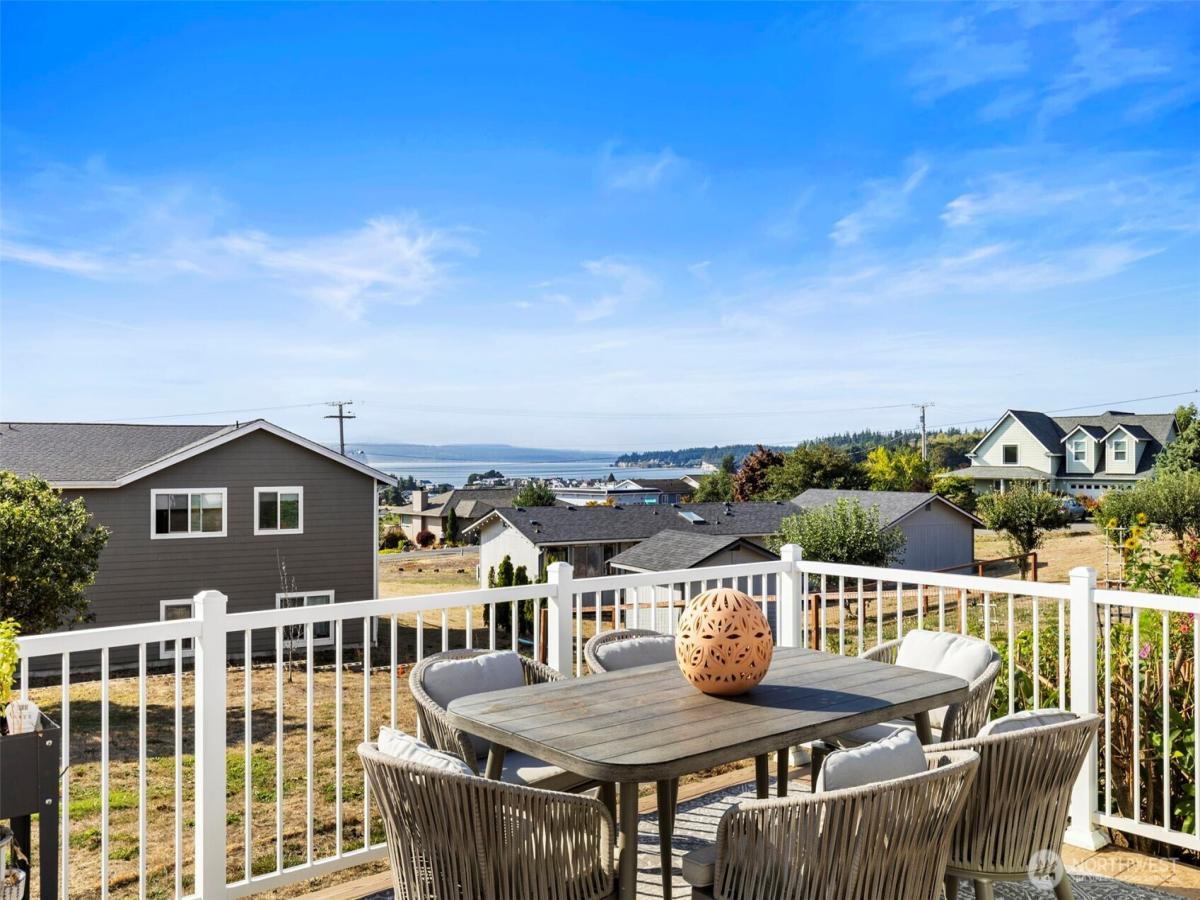 MLS #NWM2428909 img 0