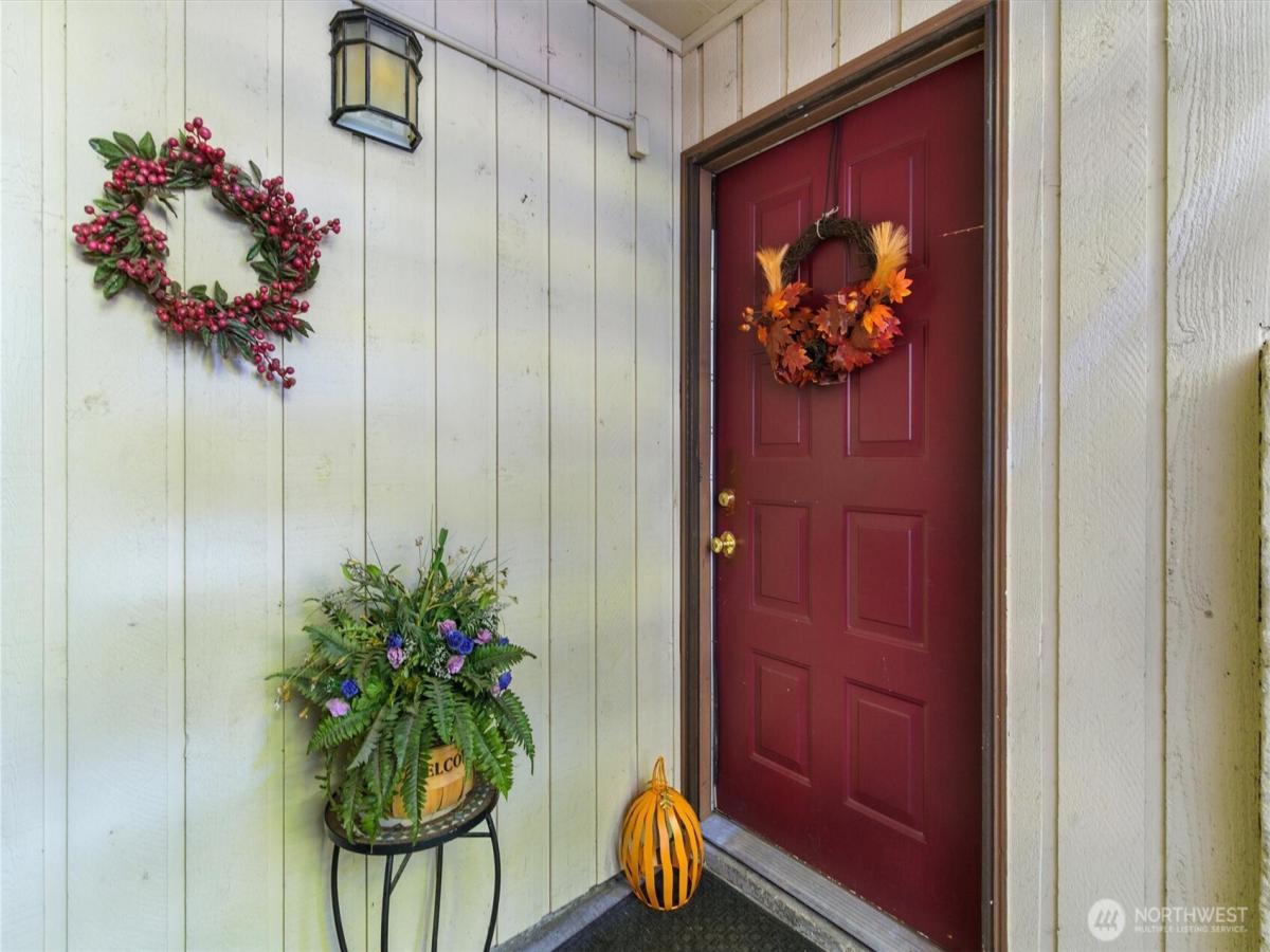 MLS #NWM2429372 img 0