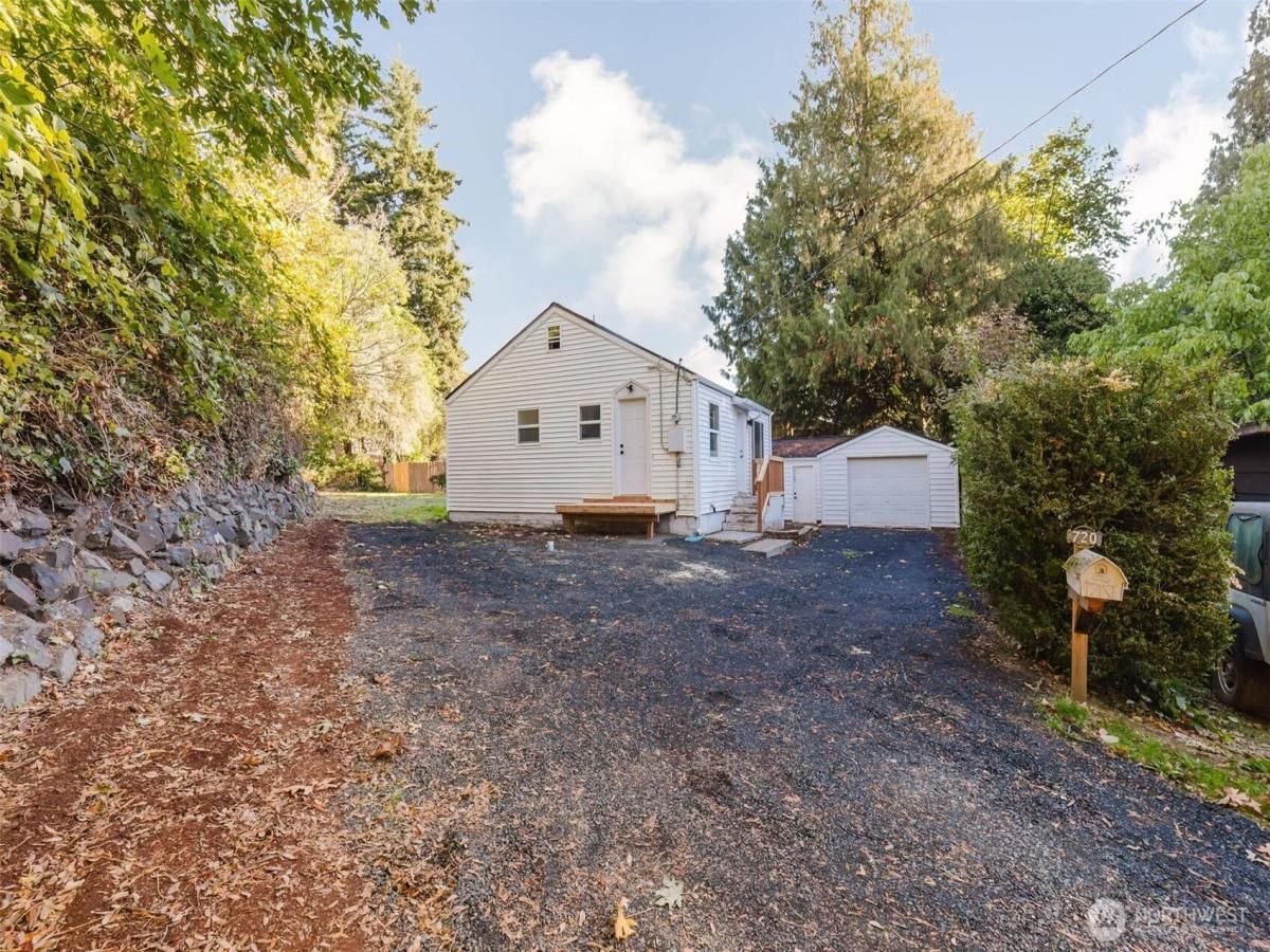 MLS #NWM2444757 img 0