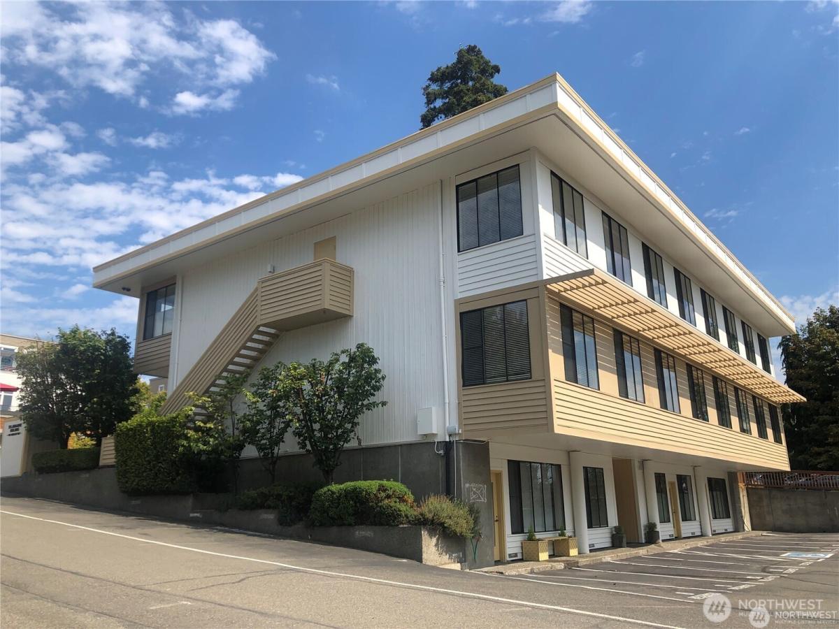 MLS #NWM2455597 img 0