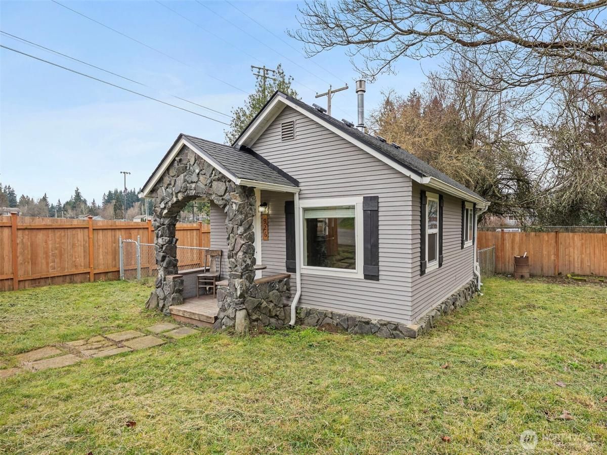 MLS #NWM2482736 img 0