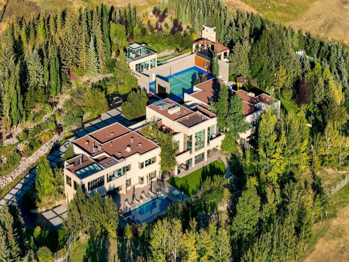 Property listings in Springbank Subdivision MLS #A2194811 img 0