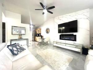 MLS #RX-11060470 img 0