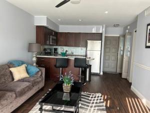 MLS #RX-11072681 img 0