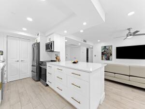 MLS #RX-11075845 img 0