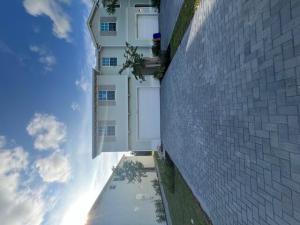 MLS #RX-11077625 img 0