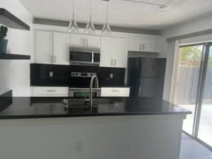 MLS #RX-11088104 img 0
