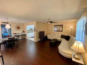 MLS #RX-11098567 img 0