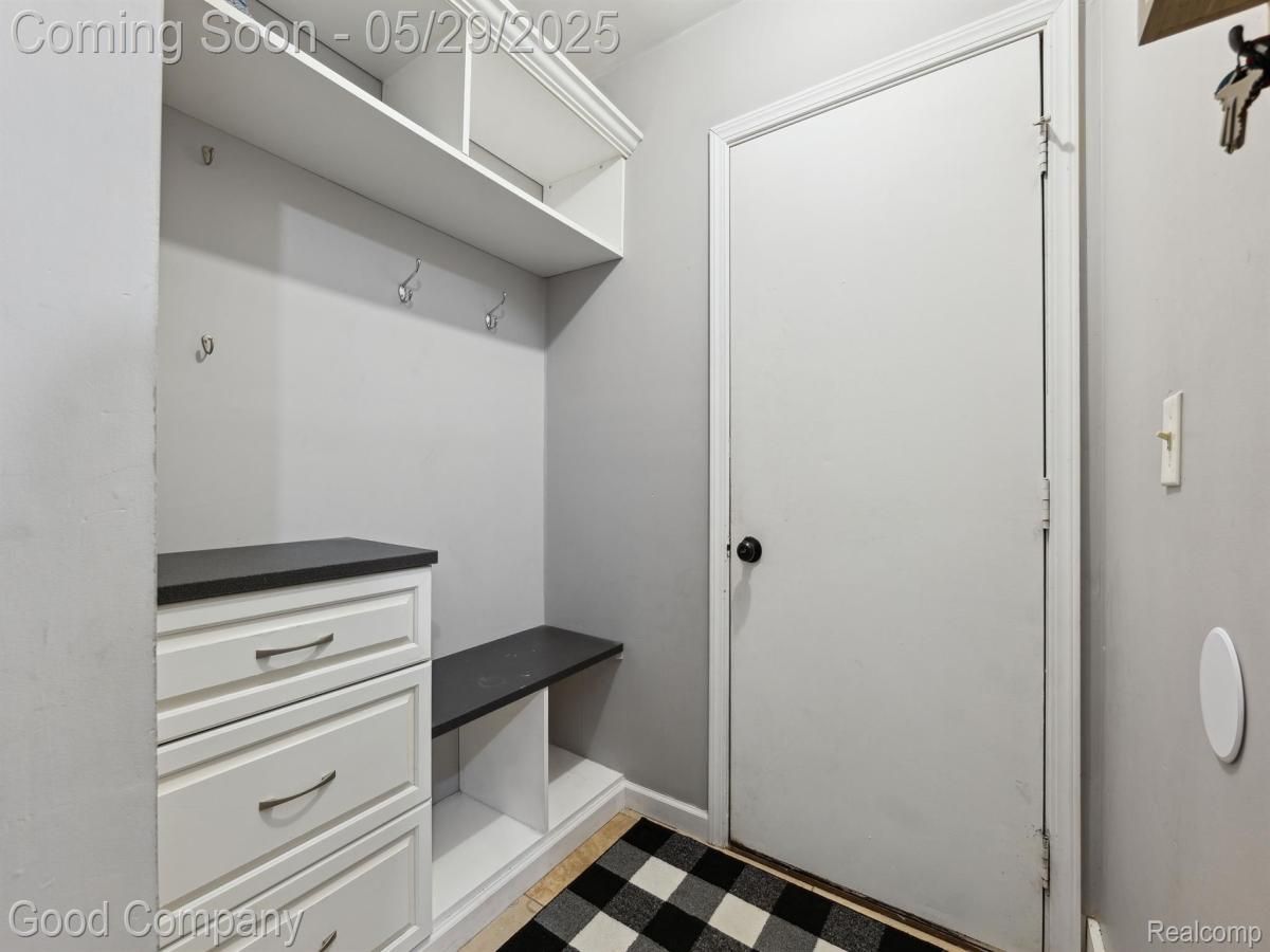 MLS #20250037317 img 0