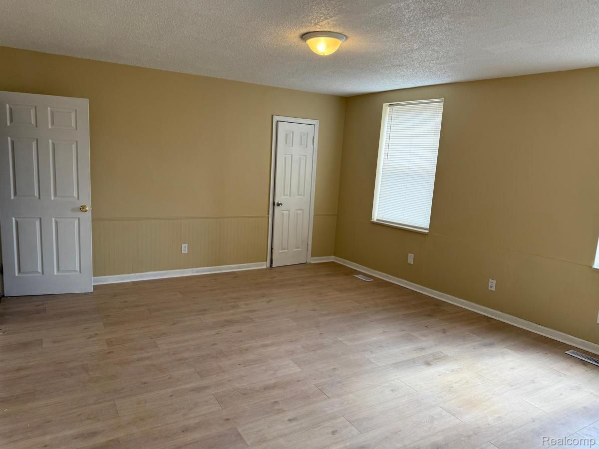 MLS #20250037396 img 0