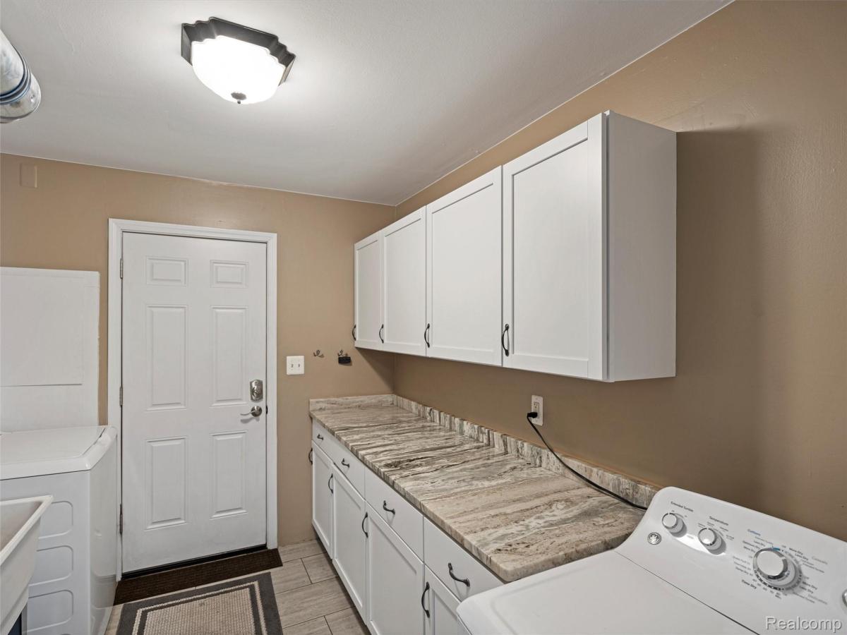 MLS #20251017087 img 0