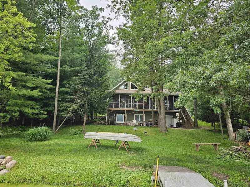 Listing picture for 150 LAKE SHORE DRIVE in Iola