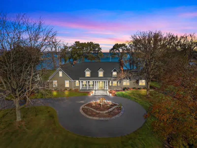 Listing picture for 104 LIMEKILN DRIVE in Neenah