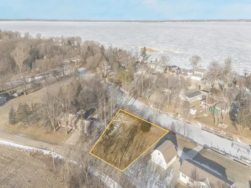 Listing picture for SHIRLEY COURT in Winneconne