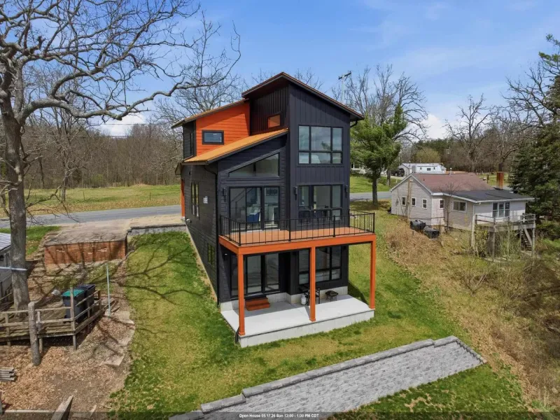 Listing picture for 1153 NORTH LAKE STREET in Hancock